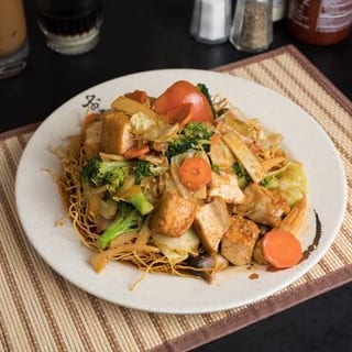 73. Vegetarian chow mein (broccoli, mushroom, bamboo shoots, cabbage & carot) - mì xào rau