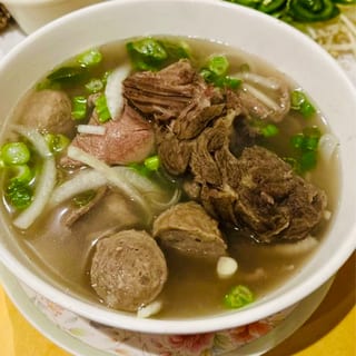 07. Hanoi style (B) beef or (C) chicken noudle soup - phở bò hay gà