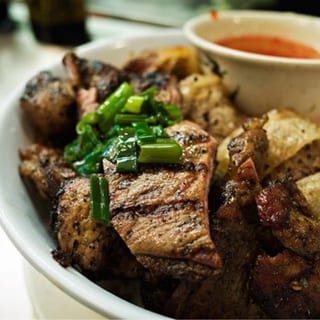 17. Pork shish kebab/imperial rolls over vermicelli - bún chả giò thịt nướng