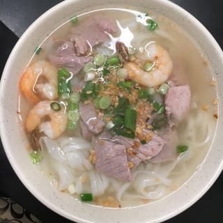 09. shrimp and pork noodle soup - Hủ tiếu